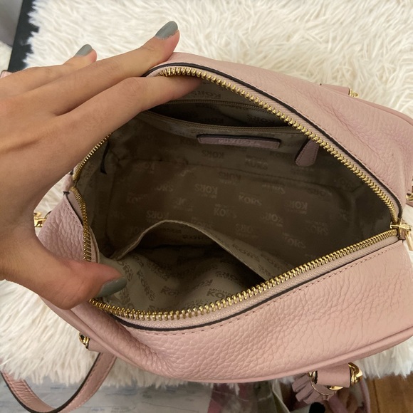 xx SOLD xx Michael Kors Satchel - Picture 2 of 6